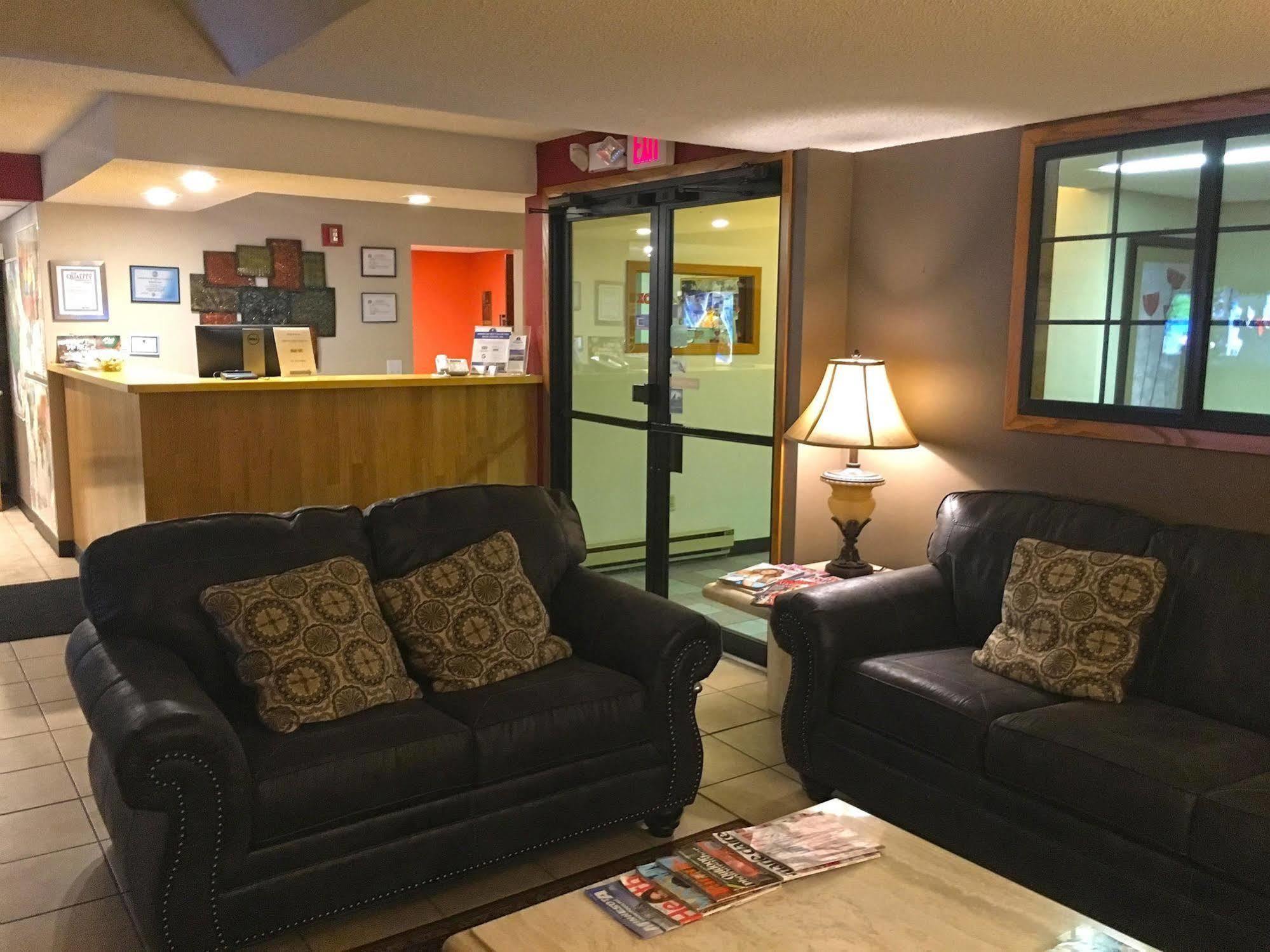 Sauk River Inn & Suites, A Travelodge By Wyndham Sauk Centre Exterior photo